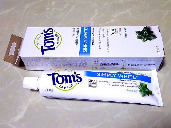 ホワイトニング歯磨き粉：Tom's of Maine　Simply White（シンプリーホワイト）フッ素入り虫歯予防歯磨き