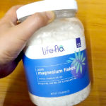 【入浴におすすめ】Life-flo ピュアマグネシウムフレークの使い方と量の目安！超濃縮バスソルトで発汗効果UP！【iHerb】