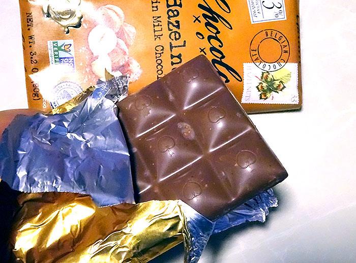 chocolove｜ヘーゼルナッツ入りミルクチョコレート　ココア33％