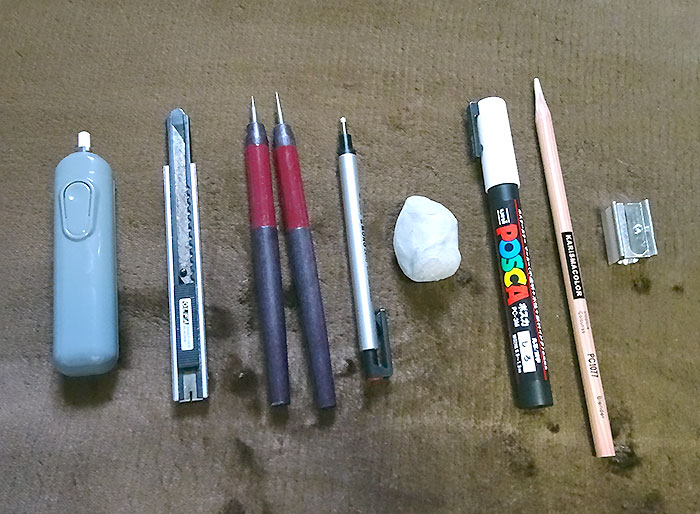 今回用意した色鉛筆以外の道具や画材