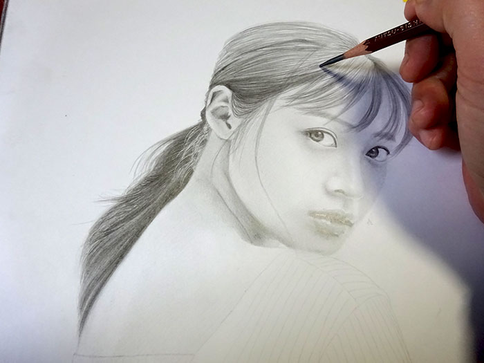 鉛筆画入門！女性の鉛筆画の描き方、テクニックと手順：イラスト