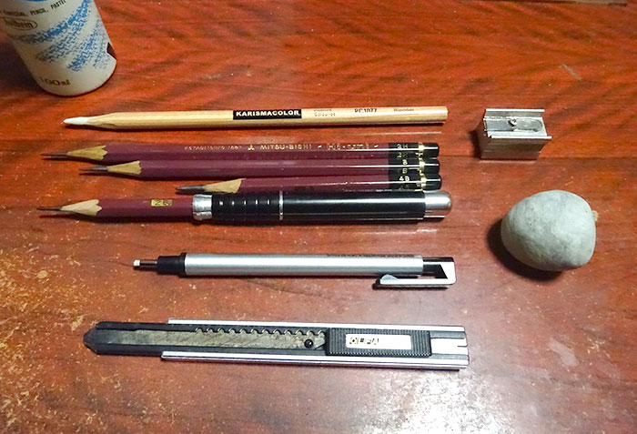 今回用意した鉛筆や色鉛筆、道具や画材