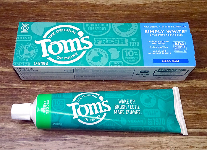 ホワイトニング歯磨き粉：Tom's of Maine　Simply White（シンプリーホワイト）フッ素入り虫歯予防歯磨き粉