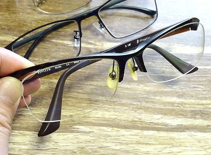 眼鏡屋で作った軽量メガネ