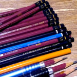 【画材初心者】鉛筆画で使う鉛筆の特徴と選び方！ステッドラーと三菱ハイユニのどっちを選ぶ？